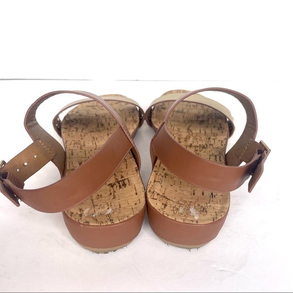 Restricted Gold and Brown Two Strap Open Toe Studded Buckle Sandal Shoes Size 6 - Picture 4 of 12